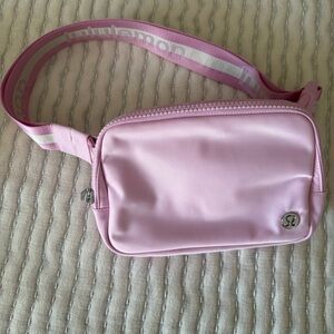 Lululemon Everywhere Belt Bag with Wordmark 1L Vita Pink NWOT